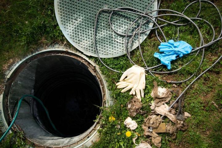 L’équipe de la compagnie Pompage de L'est effectue un entretien régulier des drains.