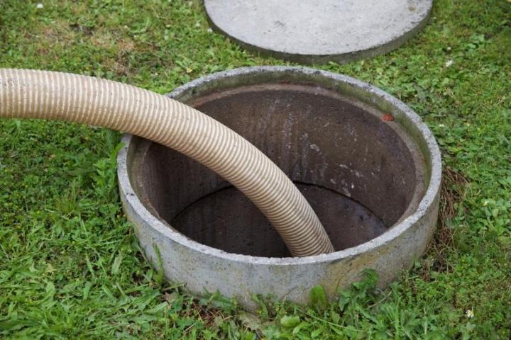 Quelle est la fréquence recommandée pour le nettoyage de drains et puisards ? Montréal